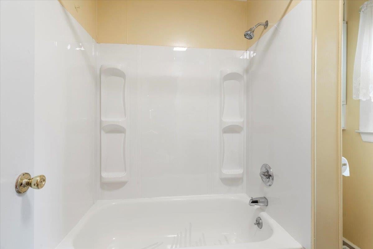 2947 Haynes Road Pulaski, VA 24301 - Photo 11 of 46 Gallery Image 11
