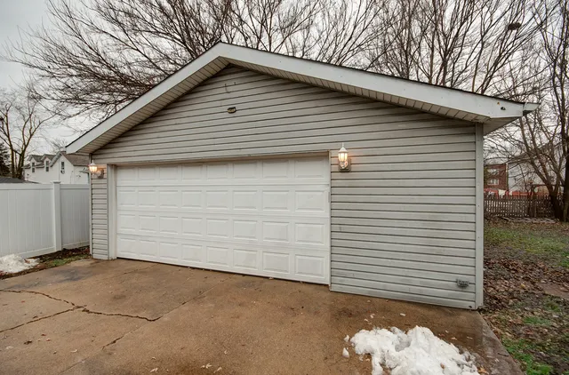 $1,600 | 811 John Street, Joliet, IL 60435