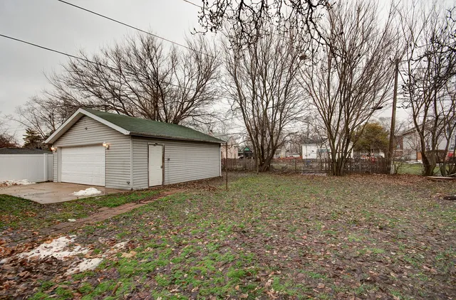 $1,600 | 811 John Street, Joliet, IL 60435