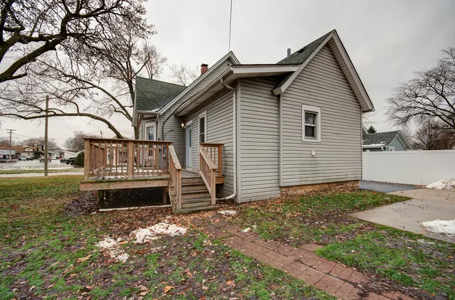 $1,600 | 811 John Street, Joliet, IL 60435