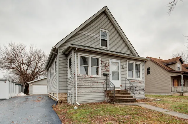 $1,600 | 811 John Street, Joliet, IL 60435