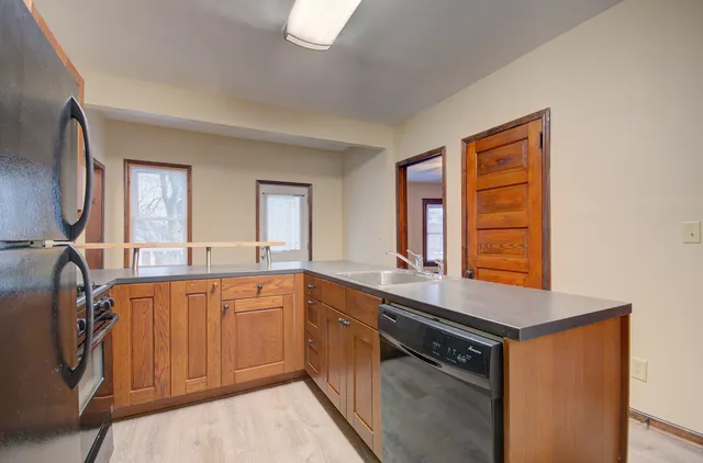 $1,600 | 811 John Street, Joliet, IL 60435