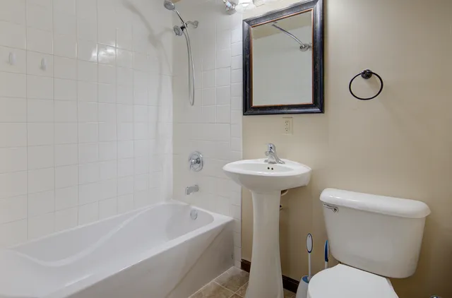 $1,600 | 811 John Street, Joliet, IL 60435