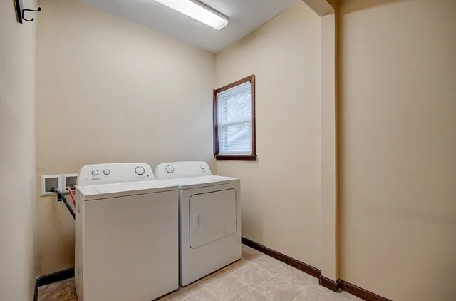 $1,600 | 811 John Street, Joliet, IL 60435