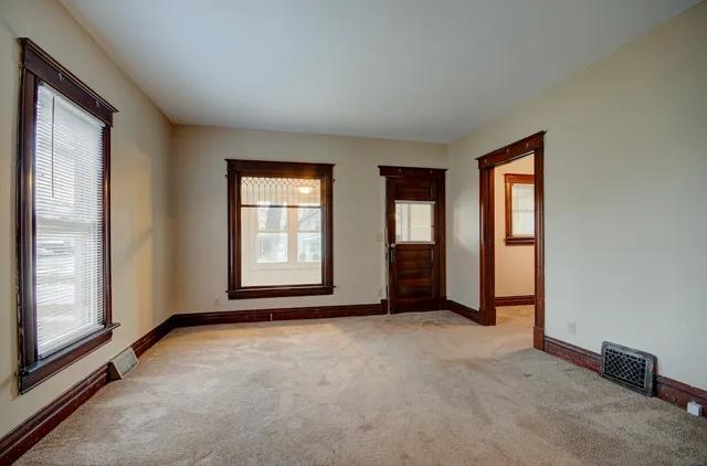 $1,600 | 811 John Street, Joliet, IL 60435