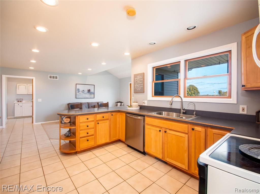 4815 Shoemaker Road Almont, MI 48003 - Photo 8 of 37