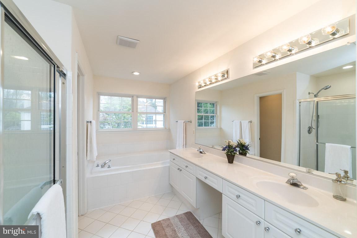 2944 Edgelea Road Vienna, VA 22181 - Photo 37 of 57 Main Bath