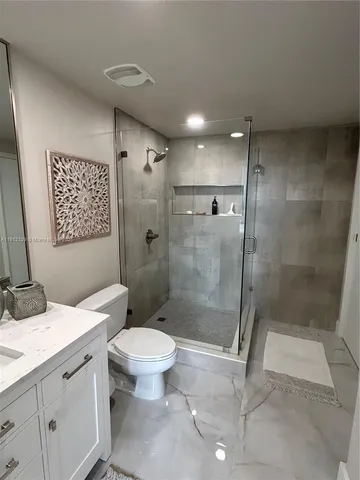 $3,650 | 888 Douglas Road, Unit PH05, Coral Gables, FL 33134