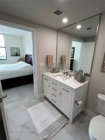 $3,650 | 888 Douglas Road, Unit PH05, Coral Gables, FL 33134