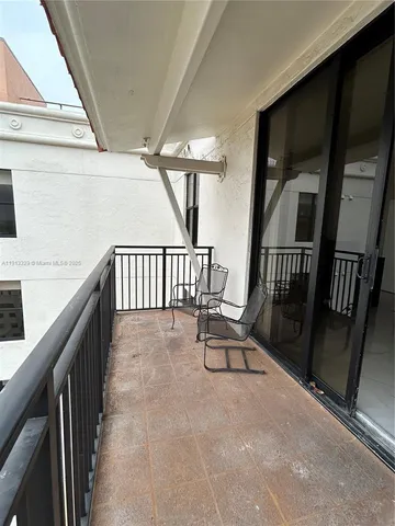 $3,650 | 888 Douglas Road, Unit PH05, Coral Gables, FL 33134