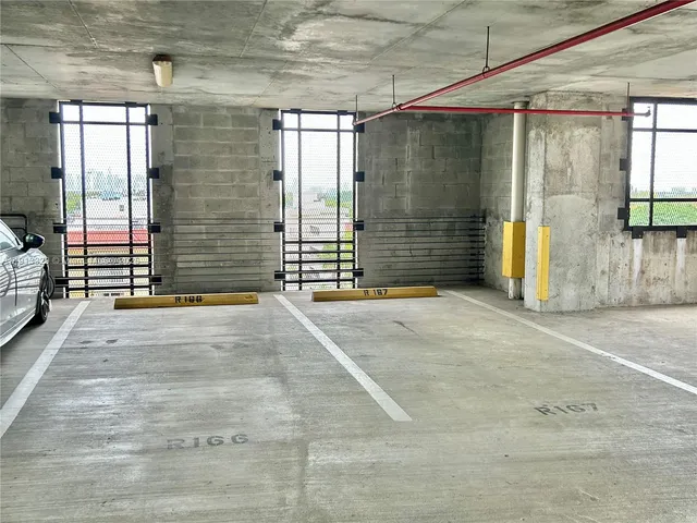 $3,650 | 888 Douglas Road, Unit PH05, Coral Gables, FL 33134