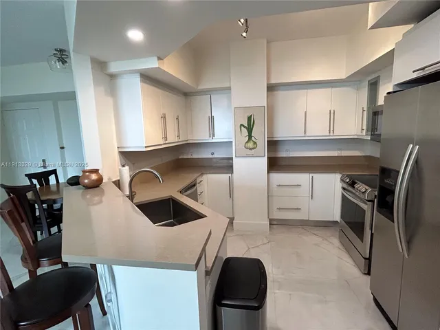 $3,650 | 888 Douglas Road, Unit PH05, Coral Gables, FL 33134