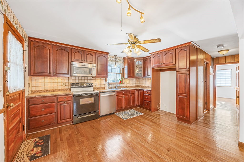 12 Doane Terrace South Hadley, MA 01075 - Photo 6 of 40