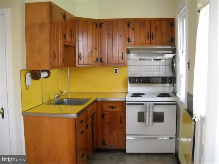 30 Edward Road Hatboro, PA 19040 - Photo 2 of 15 Kitchen