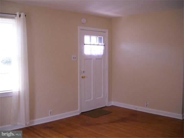 30 Edward Road Hatboro, PA 19040 - Photo 3 of 15 Living Room