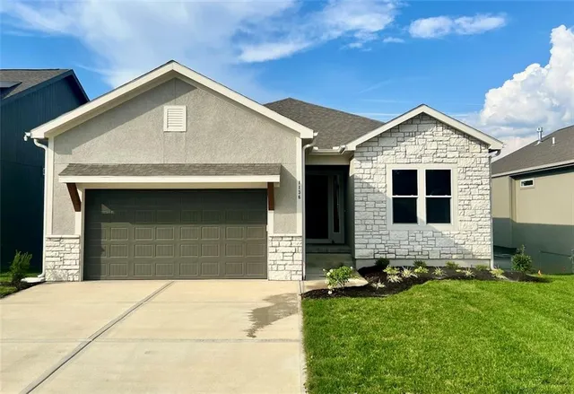 $595,000 | 1136 Southwest Whitby Drive, Lee's Summit, MO 64083