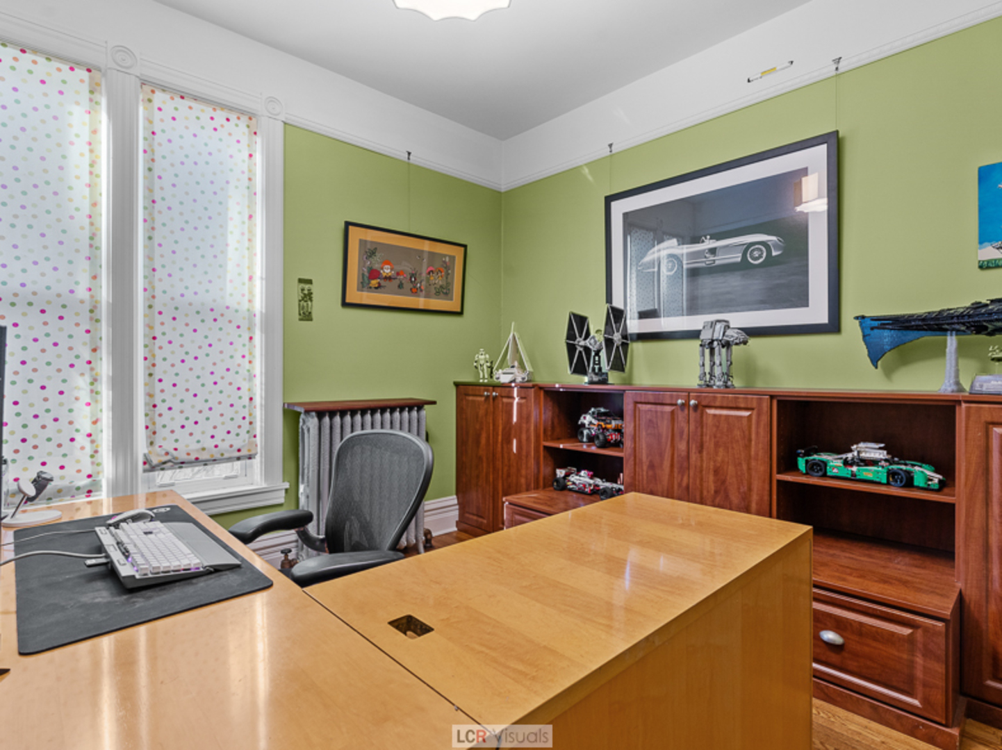 1012 Chicago Avenue Oak Park, IL 60302 - Photo 11 of 27 a room with furniture and a flat screen tv