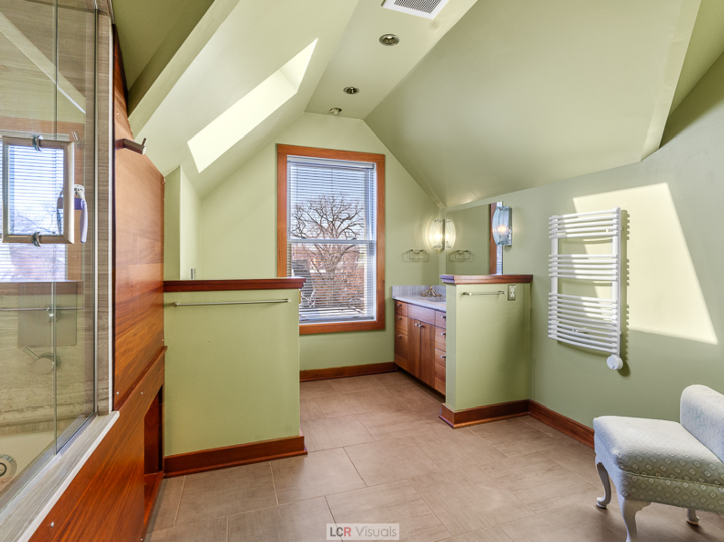 1012 Chicago Avenue Oak Park, IL 60302 - Photo 21 of 27 a room with windows