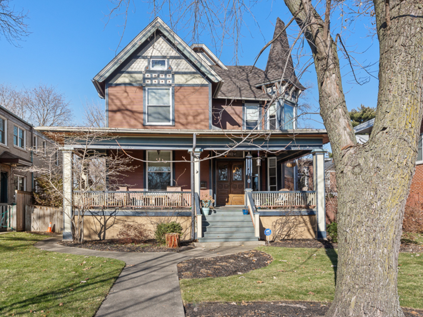 1012 Chicago Avenue Oak Park, IL 60302 - Photo 22 of 27 a front view of a house with garden