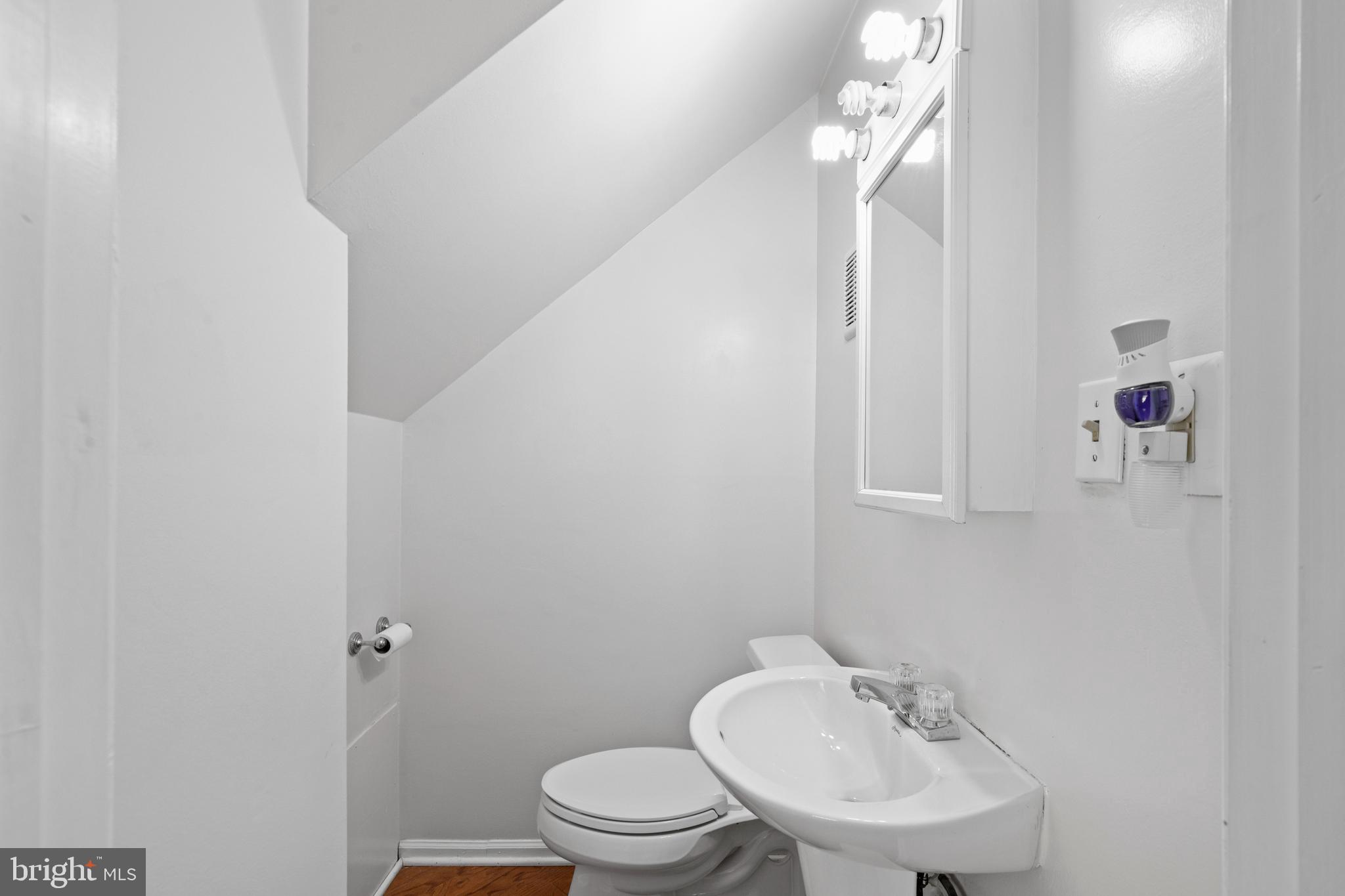 4109 Lees Corner Road Chantilly, VA 20151 - Photo 11 of 48 Half Bath