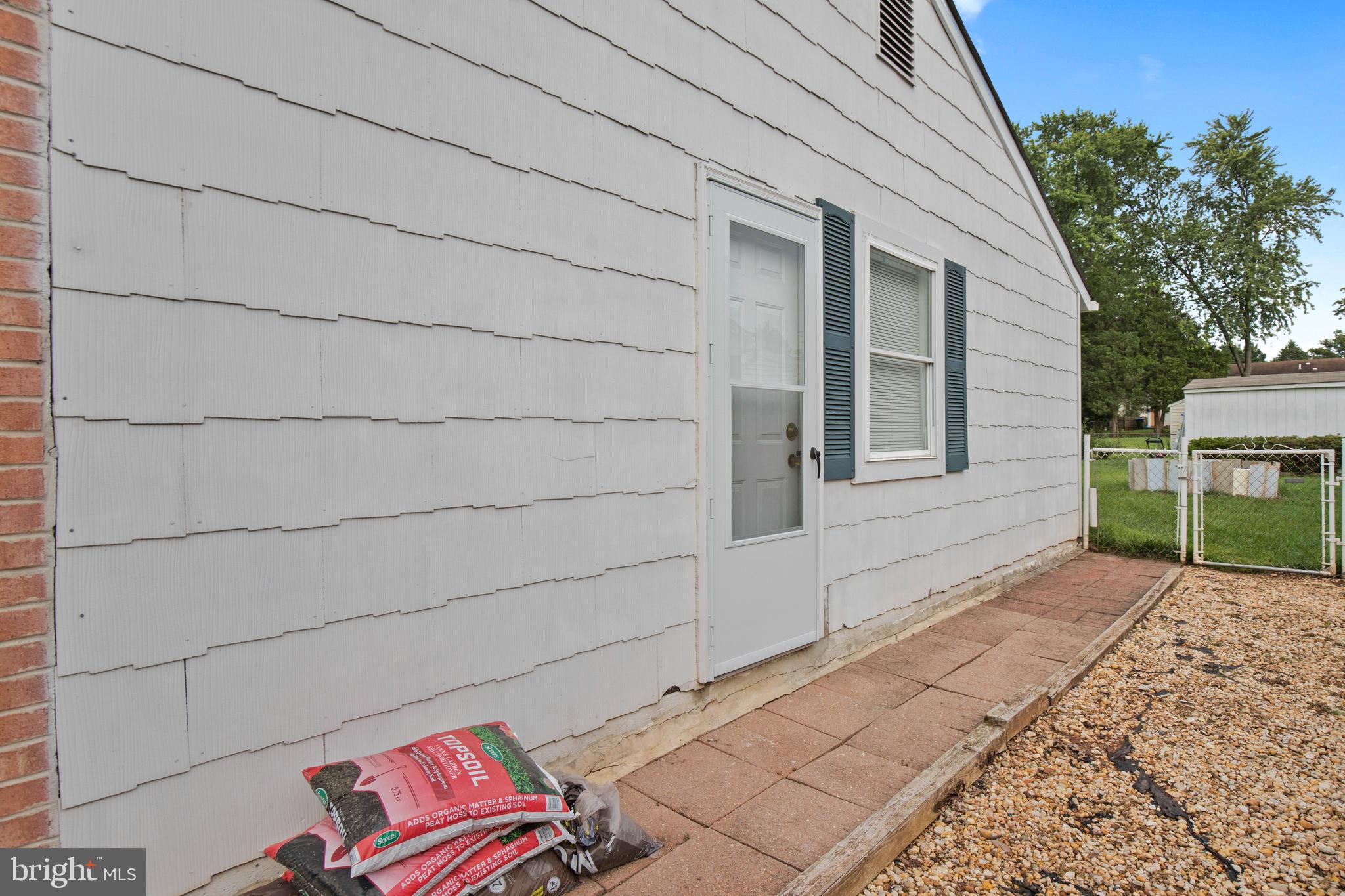 4109 Lees Corner Road Chantilly, VA 20151 - Photo 36 of 48 Side storm door
