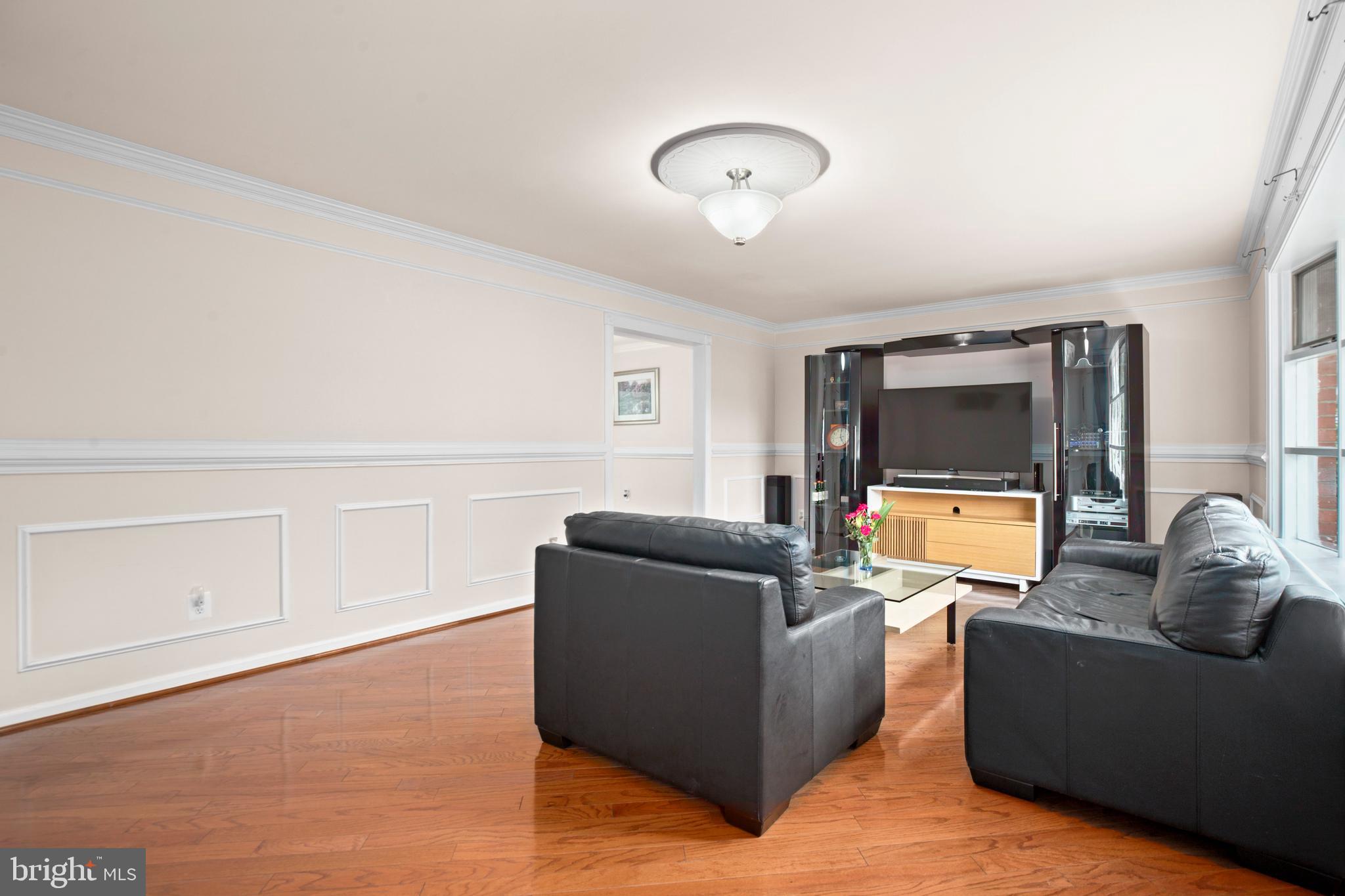 4109 Lees Corner Road Chantilly, VA 20151 - Photo 6 of 48 Living room