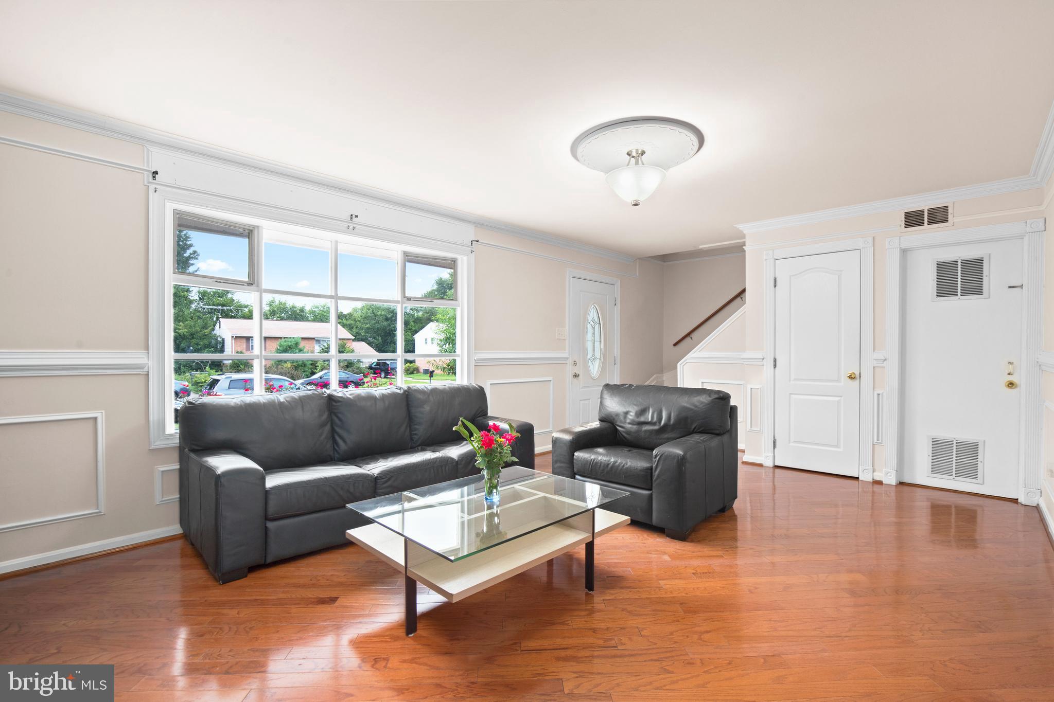 4109 Lees Corner Road Chantilly, VA 20151 - Photo 8 of 48 Living room
