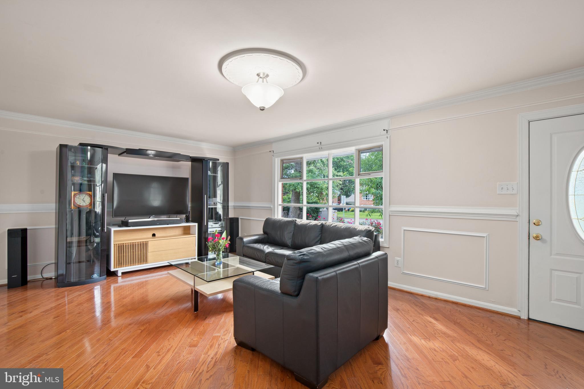 4109 Lees Corner Road Chantilly, VA 20151 - Photo 9 of 48 Living room