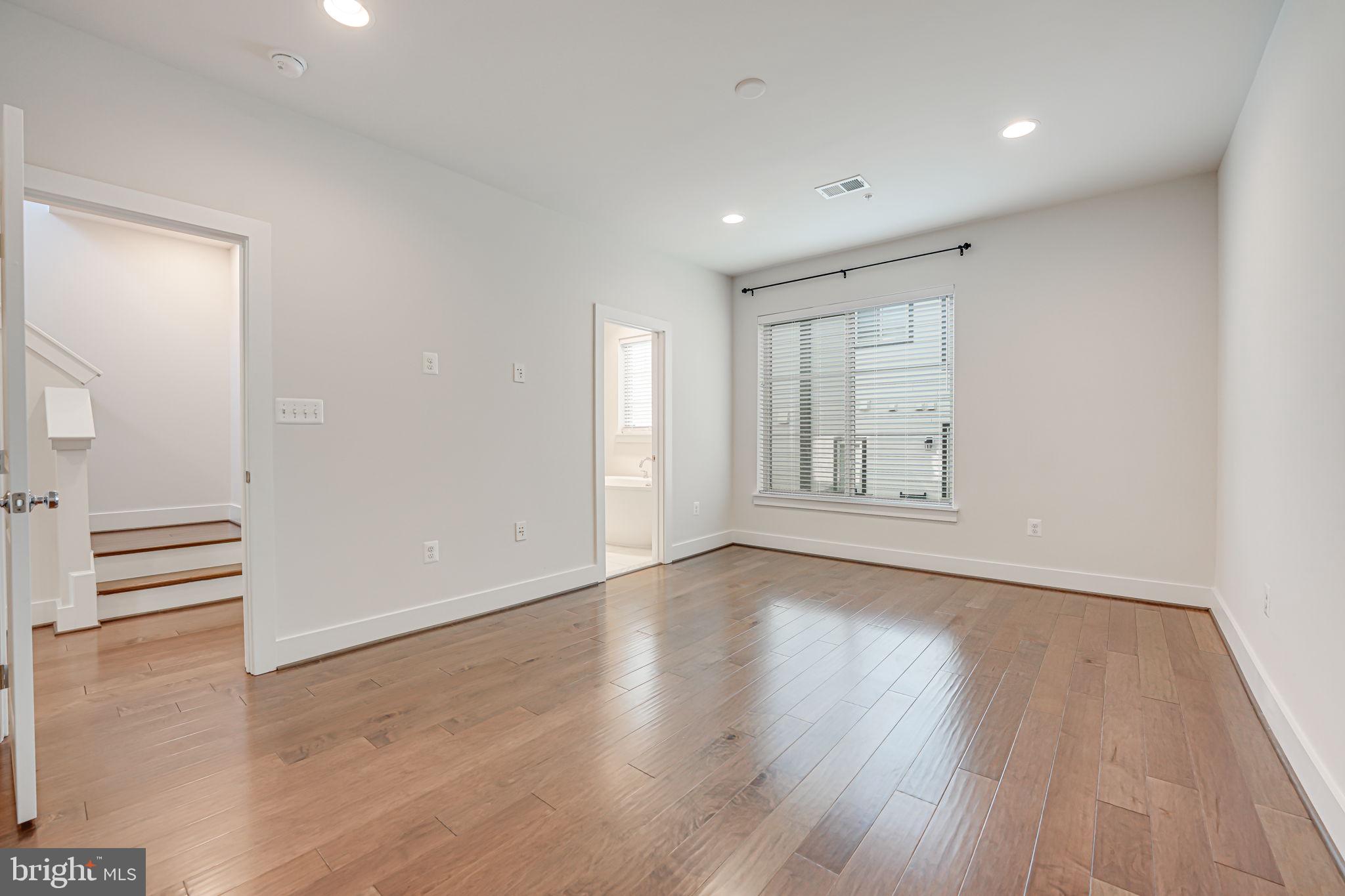 2865 Lowen Valley Road Alexandria, VA 22303 - Photo 14 of 34