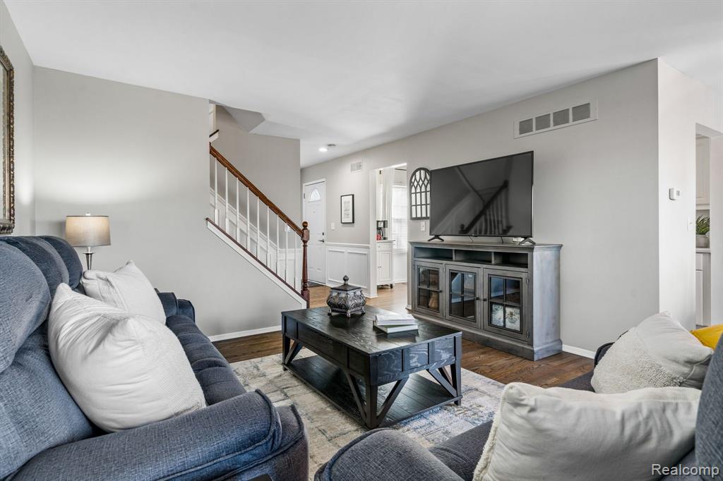 56 Stratford Lane Rochester Hills, MI 48309 - Photo 5 of 32