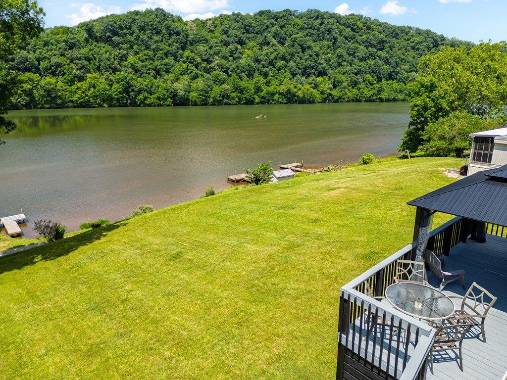 4276 Paradise Road Hiwassee, VA 24347 - Photo 4 of 29 Gallery Image 4