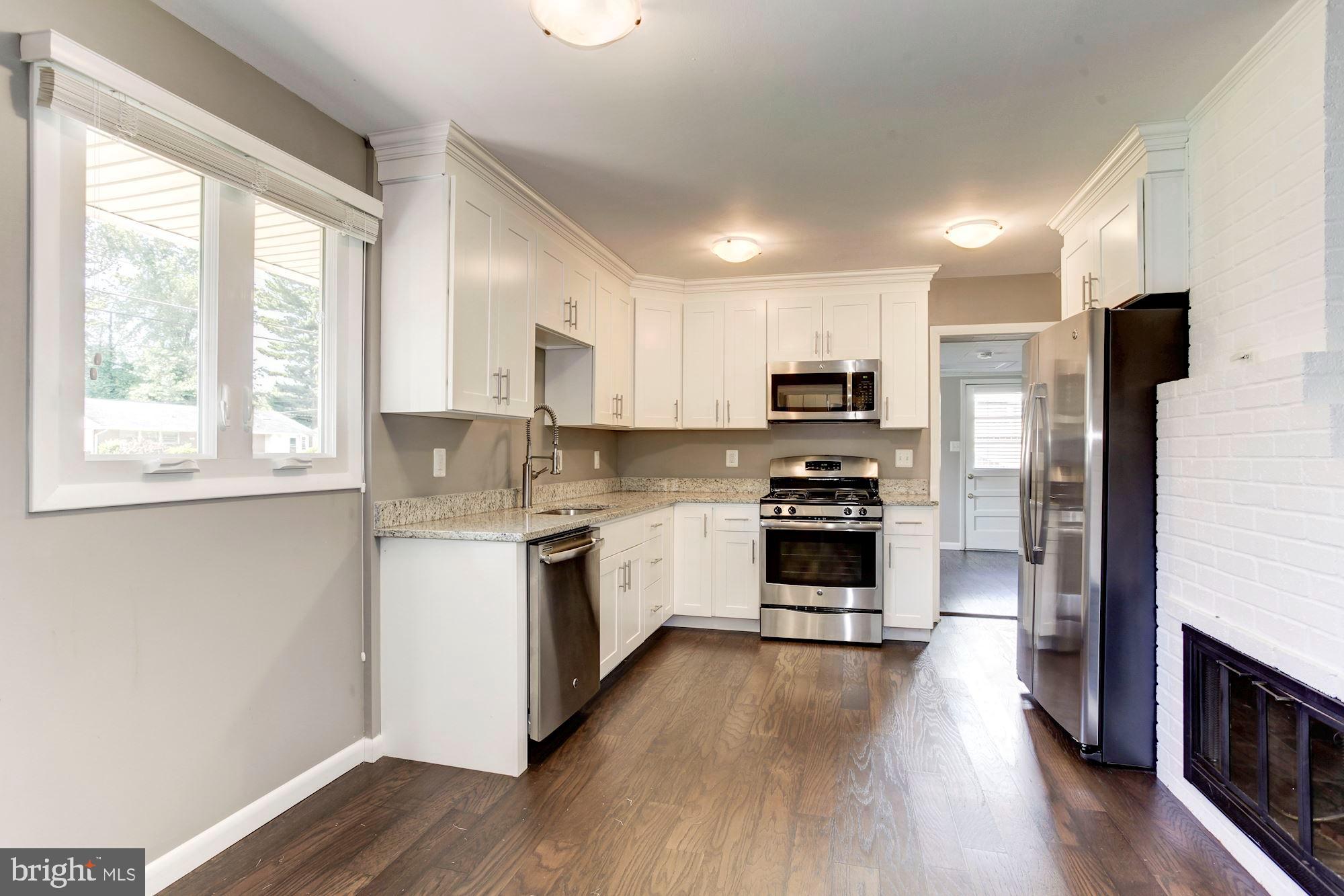 7414 Gresham Street Springfield, VA 22151 - Photo 4 of 31