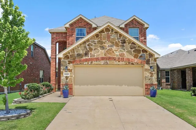 $350,000 | 8805 Deadwood Lane, Aubrey, TX 76227