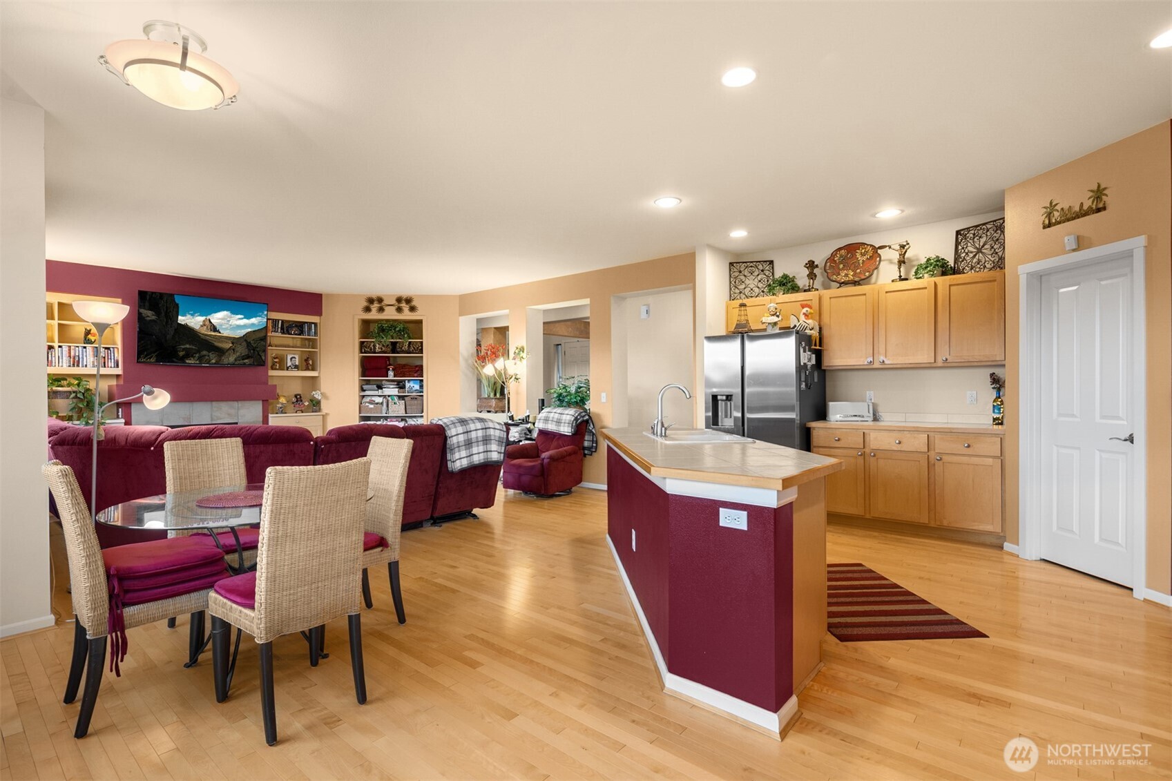 1306 68th Street Southeast Auburn, WA 98092 - Photo 11 of 39 a living room with stainless steel appliances kitchen island granite countertop furniture and a livingroom