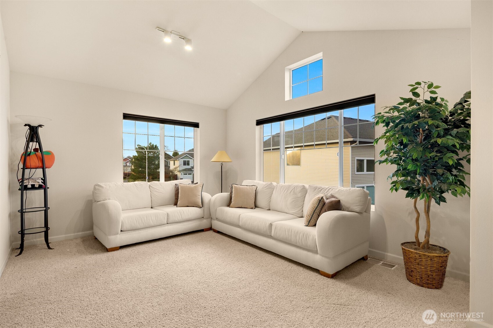 1306 68th Street Southeast Auburn, WA 98092 - Photo 23 of 39 a living room with furniture and a potted plant