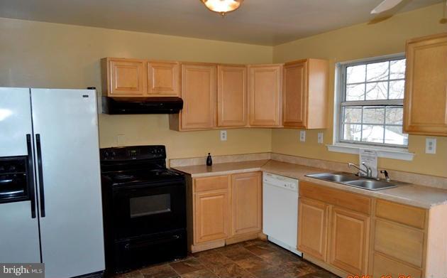 8706 Crandall Road Lanham, MD 20706 - Photo 5 of 14 Kitchen