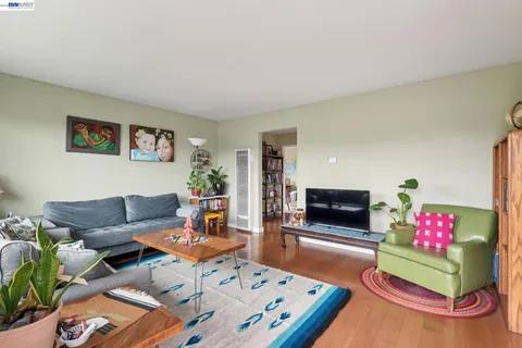 $449,000 | 3054 Bona Street, Unit D, Oakland, CA 94601
