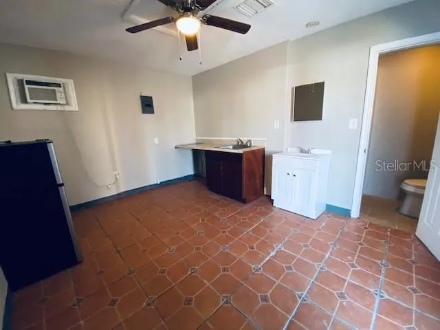 $895 | 9718 North Nebraska Avenue, Unit 2, Tampa, FL 33612