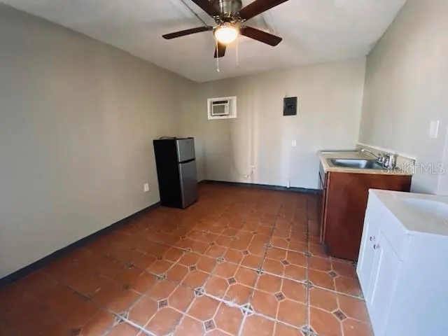 $895 | 9718 North Nebraska Avenue, Unit 2, Tampa, FL 33612