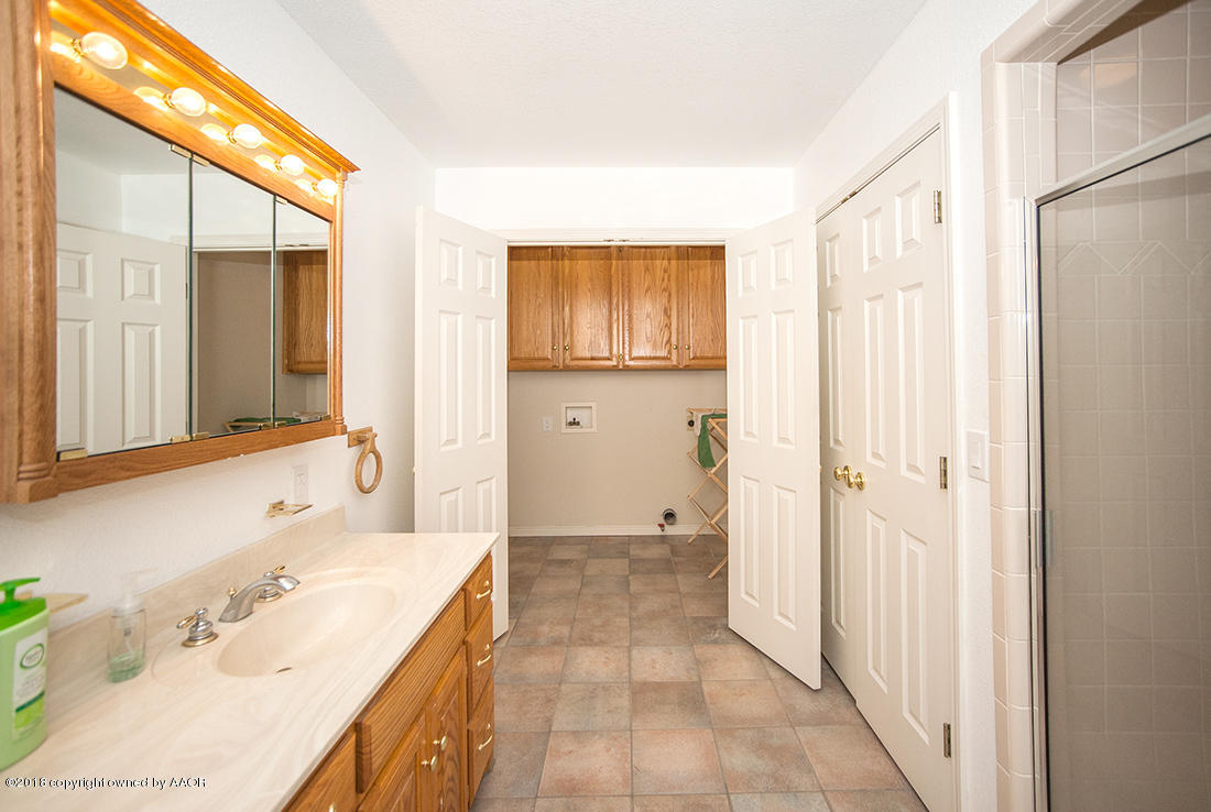 5220 West McCormick Road Amarillo, TX 79118 - Photo 24 of 25 bathroom 2