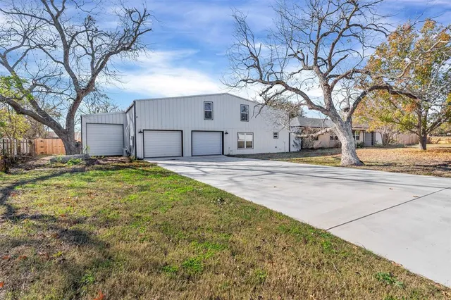 $550,000 | 406 North Oak Lane, Tolar, TX 76476