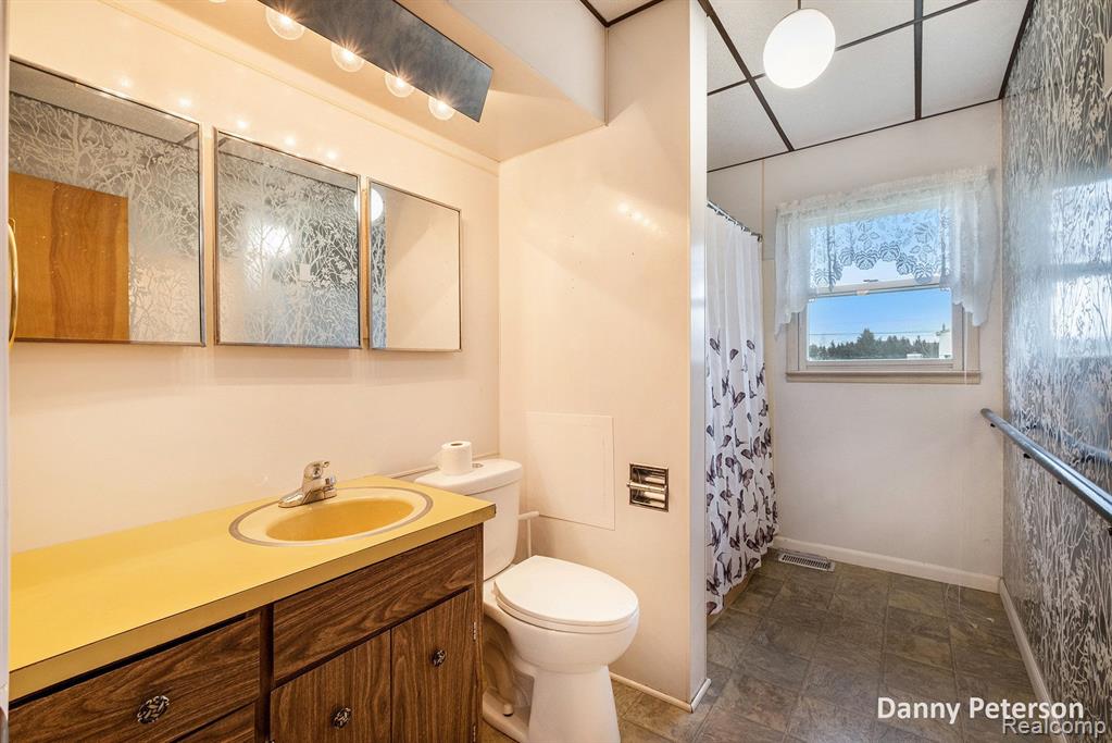 2025 North Oak Road Davison, MI 48423 - Photo 12 of 23