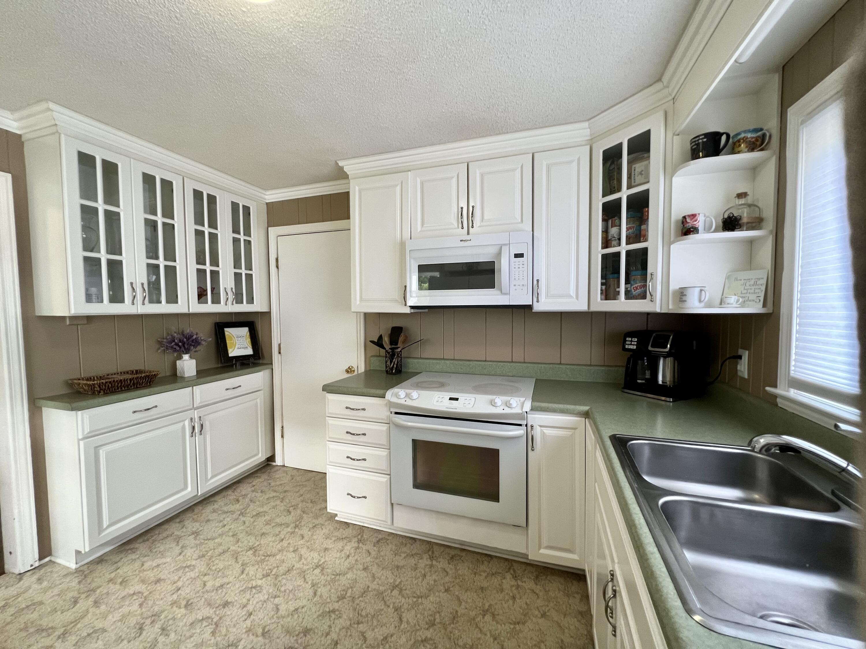 705 Cedar Valley Road Bristol, TN 37620 - Photo 12 of 39 IMG_3499