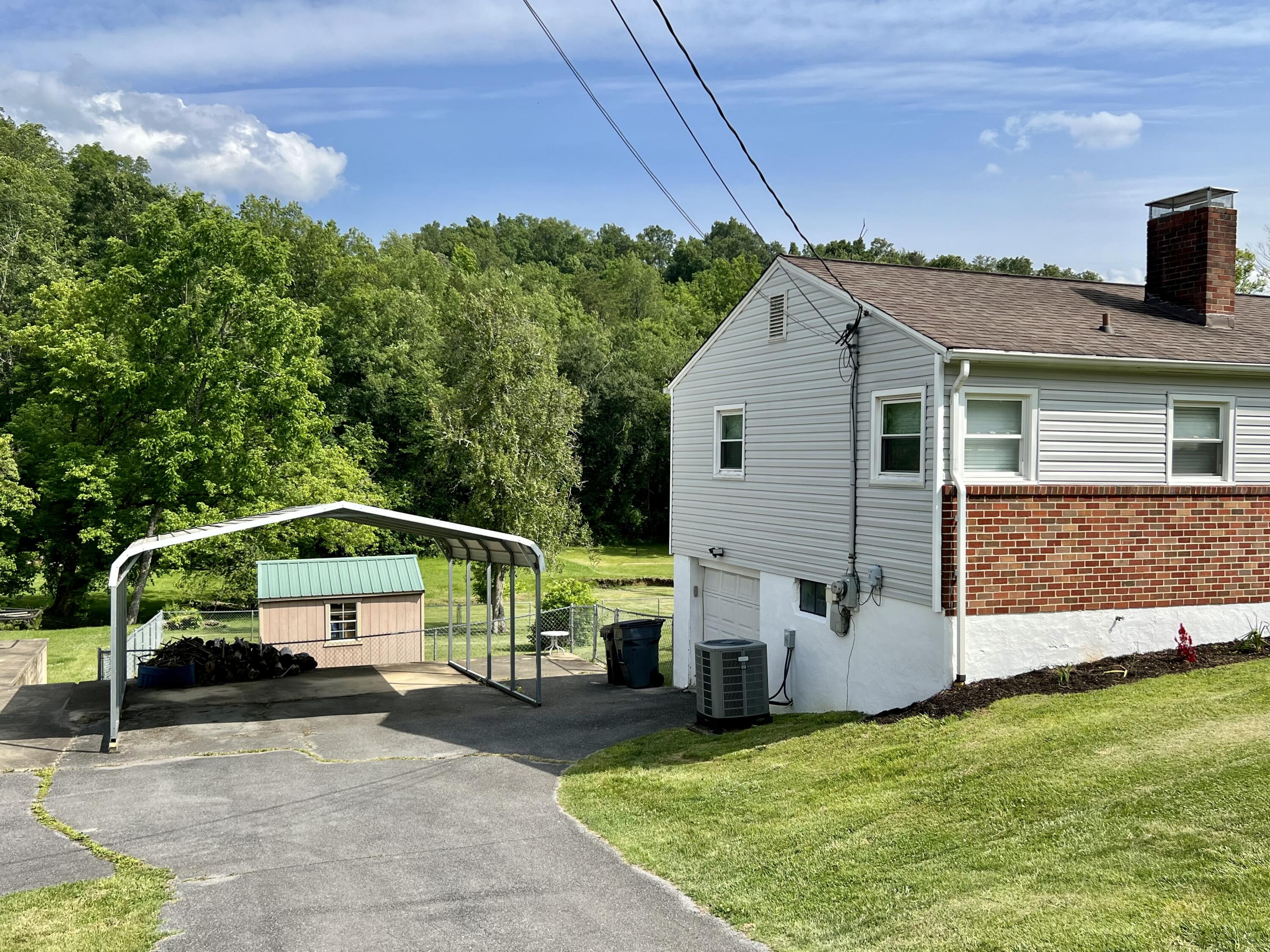 705 Cedar Valley Road Bristol, TN 37620 - Photo 30 of 39 IMG_3475