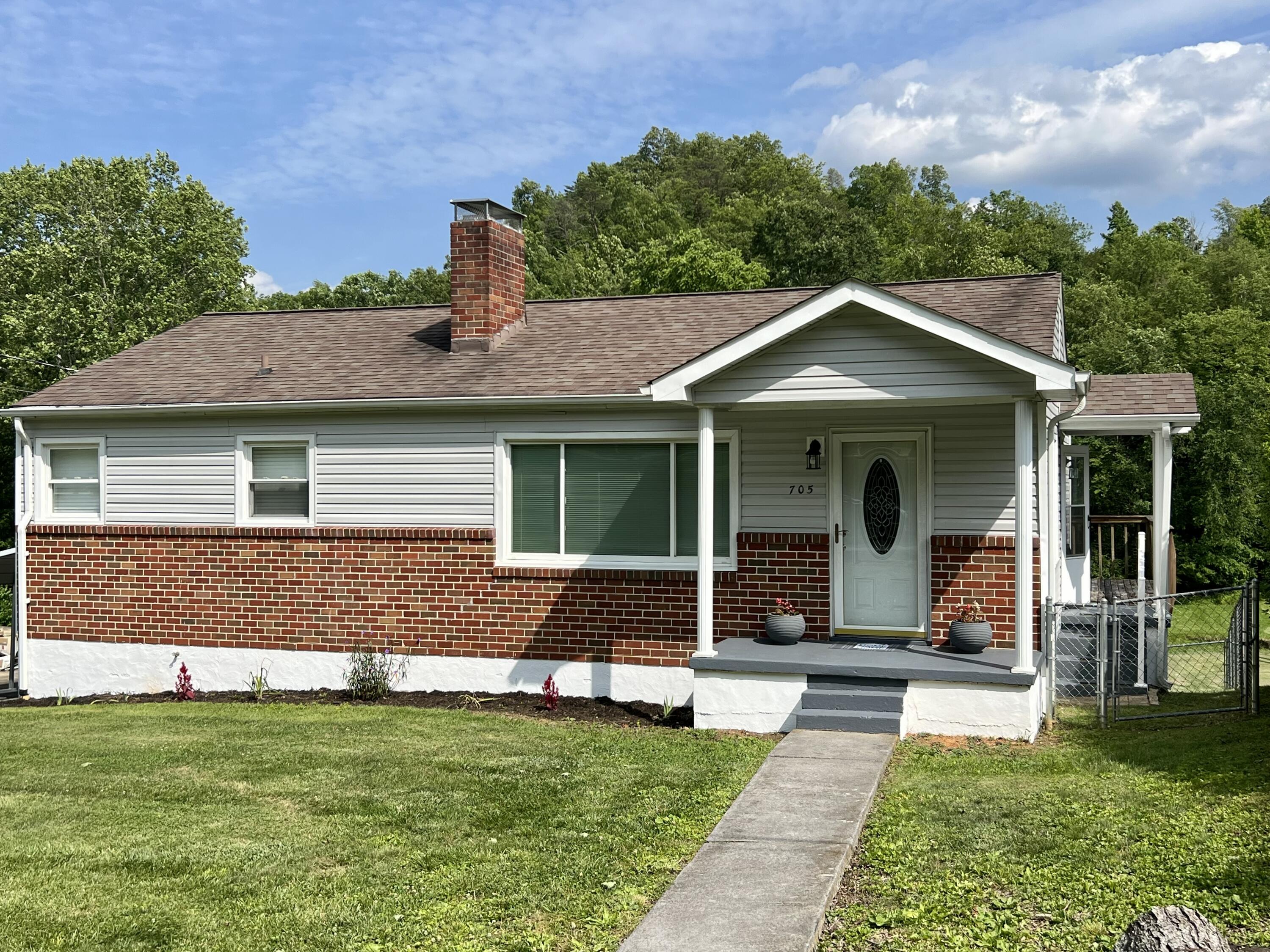 705 Cedar Valley Road Bristol, TN 37620 - Photo 4 of 39 IMG_3472