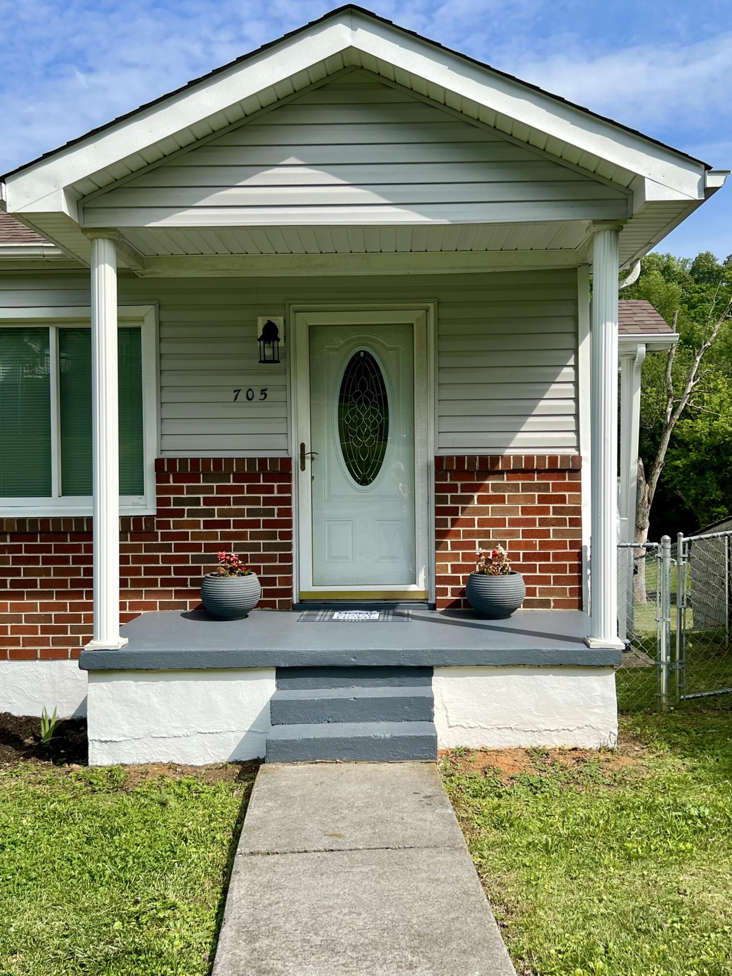 705 Cedar Valley Road Bristol, TN 37620 - Photo 6 of 39 IMG_3487