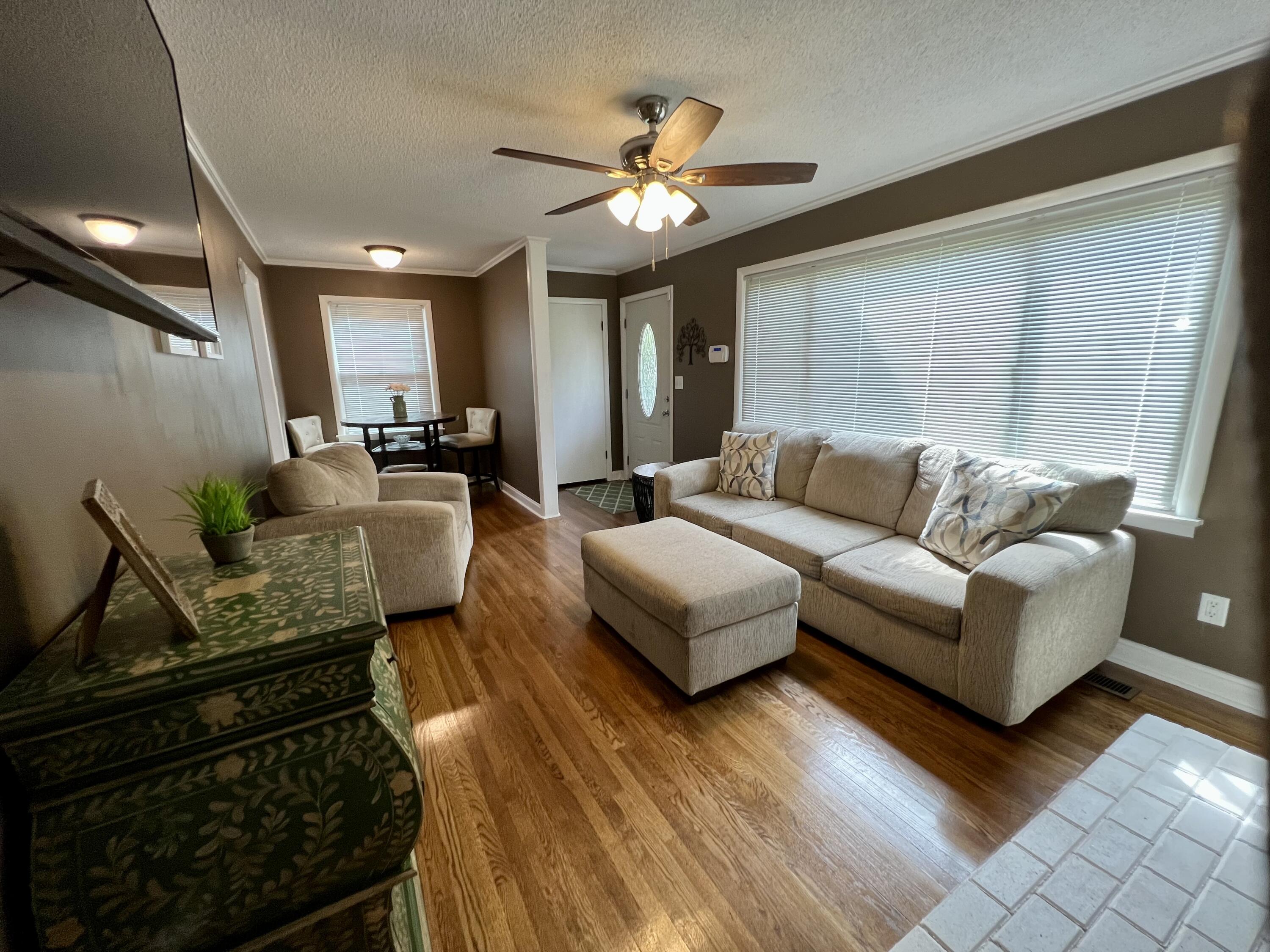 705 Cedar Valley Road Bristol, TN 37620 - Photo 7 of 39 IMG_3494