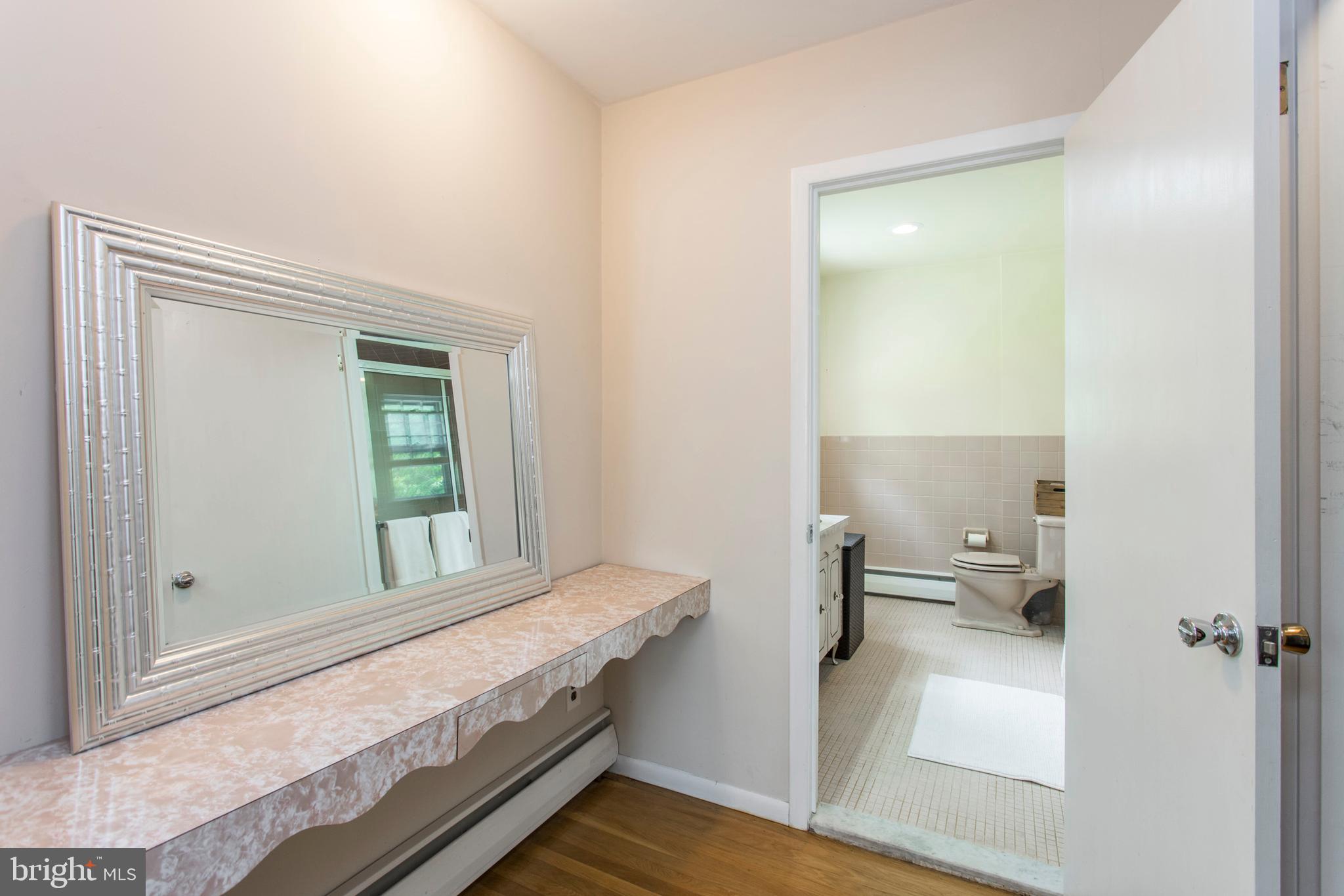 505 Ellis Road Havertown, PA 19083 - Photo 29 of 47 Master dressing area