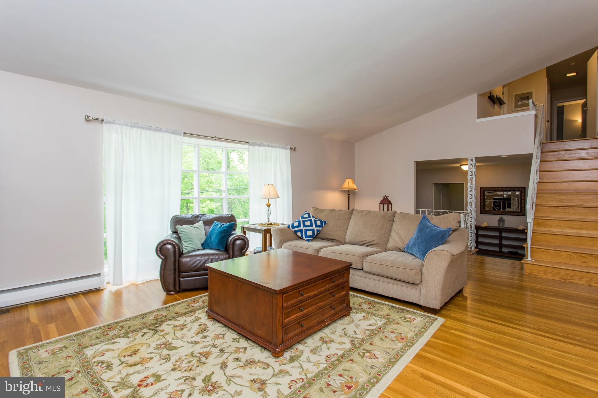 505 Ellis Road Havertown, PA 19083 - Photo 8 of 47 Living Room