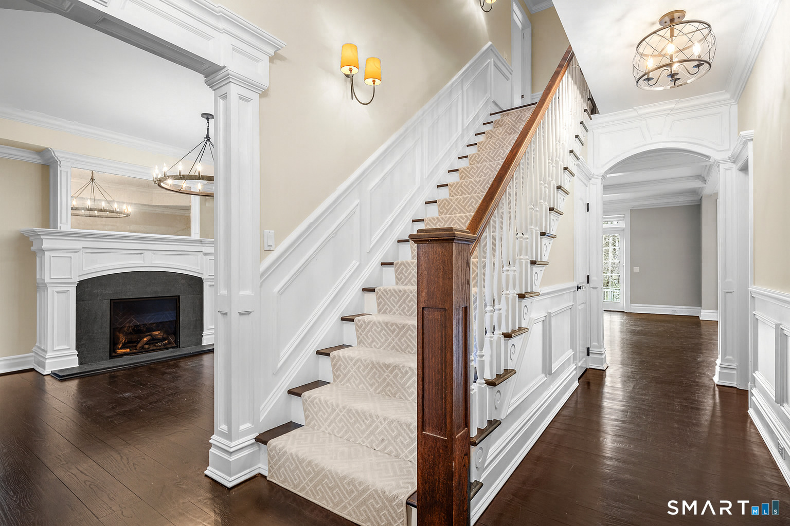 93 Mansfield Avenue Darien, CT 06820 - Photo 2 of 30 Entry